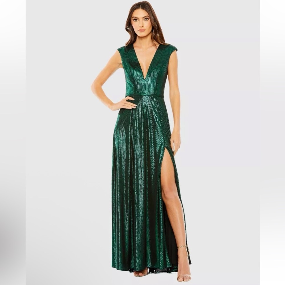 Mac Duggal Size 6 Green 27156 Cap Sleeve Deep V Neck‎ High Slit Metallic
Gown